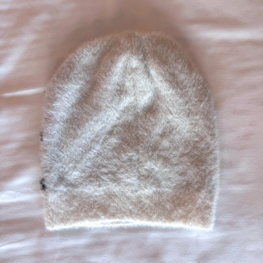 Rebecca Minkoff Love Beanie Fuzzy Eyelash Knit Cream Black Graphic OSFA - Picture 4 of 5